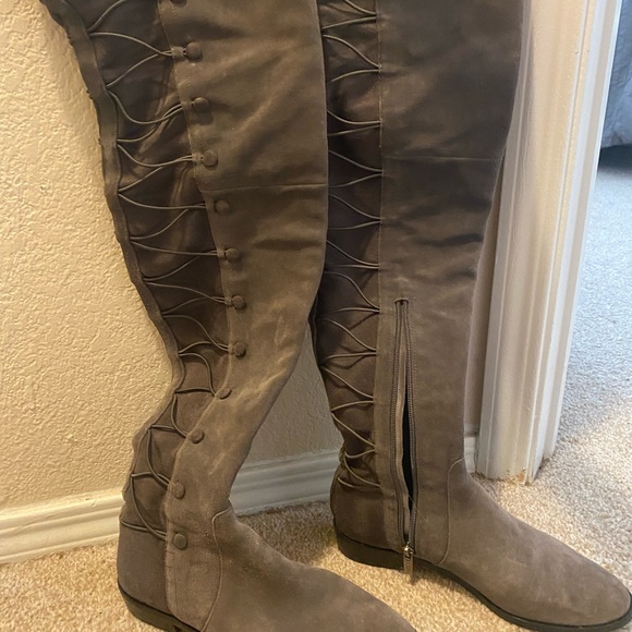 Women Gray Suede HighTop Boots Sz 8 - Picture 2 of 3